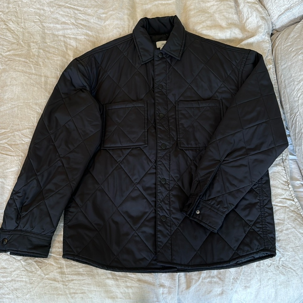 H&M Relaxed Fit Quilted Jacket - Size small but fits like a medium